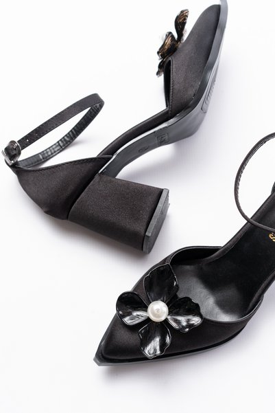 trendyes Grace Pearl Detailed Pointed Toe K Block Heel U Shoes