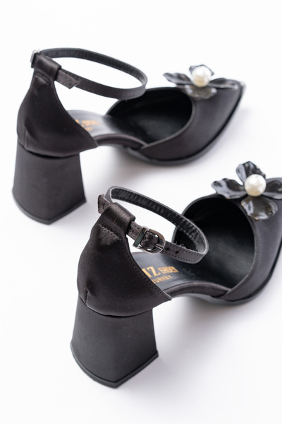 trendyes Grace Pearl Detailed Pointed Toe K Block Heel U Shoes