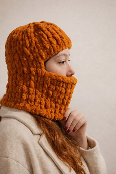 lupi Balaclava pufoasă, tricotată manual, tip căciulă