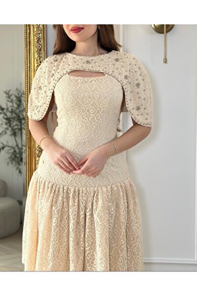 NASMA Luxurious Lace dress with a sophisticated, feminine design