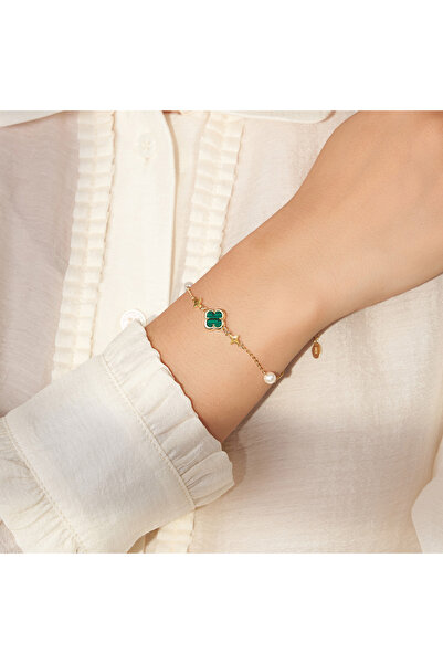 VEYA "A luxurious bracelet made of genuine silver with a design of a green ma...