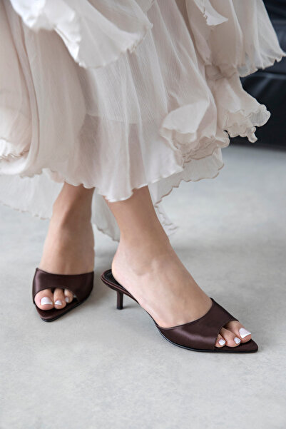 STRASWANS Randall Women's Heeled Satin Shoes Sandals Brown