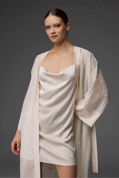 BONJOUR MADAME Çeyiz Seti 3 Boyutlu Çiçek Nakışlı 6 Parça Takım BM-1832