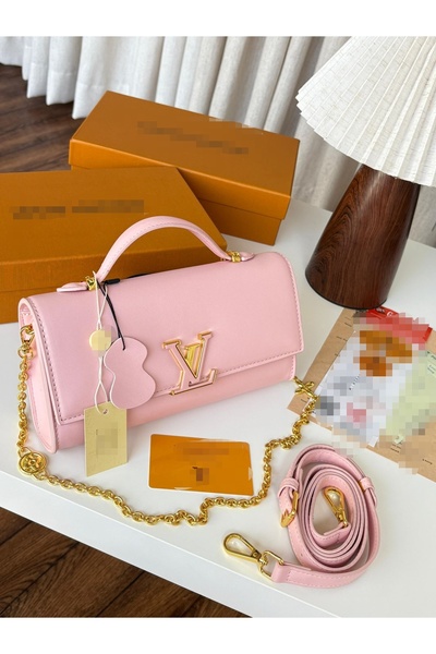 Generic Handbag and shoulder bag, high quality material, with accessories