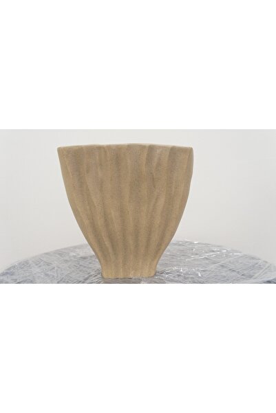 Generic ELEGANT WAVED FLARED SHAPED CERAMIC VASE
