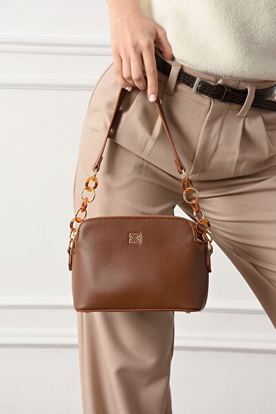 Asel El ve çapraz çanta