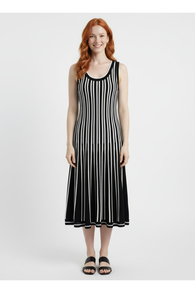 Neden Tekstil Μαύρο και λευκό πλεκτό φόρεμα με κάθετες ρίγες και φαρδιά γραμμή