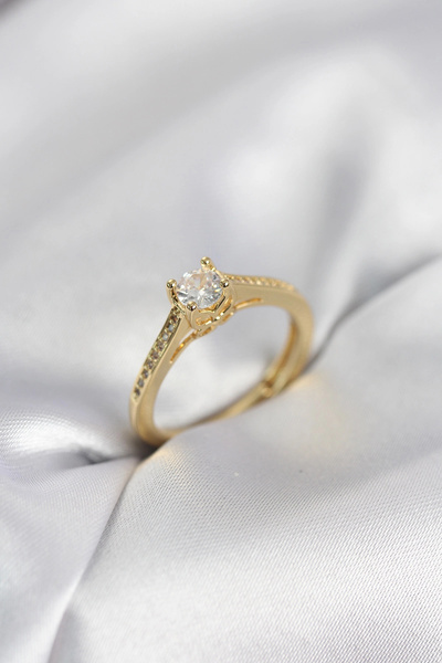 Clariss Tek Taş Gold Renk Zirkon Taşlı Model Kadın Yüzük