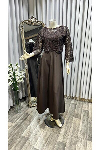 NORA KSA A luxurious and classic dress with a lace design