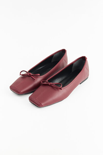 Molene Bordo Fiyonklu Kare Burun Babet