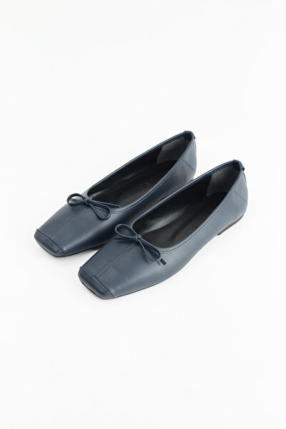 Molene Lacivert Fiyonklu Kare Burun Babet