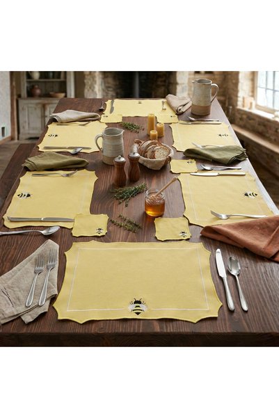 Solterra Design 4-Piece Bee Embroidered Service Set for 2 People (2 Pieces Placemat , 2 Pieces Service Napkins)