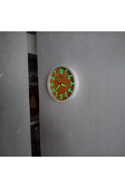 Bahat ساعة حائط صغيرة بيضاء مضيئة قطرها 22 سم ثواني صامتة