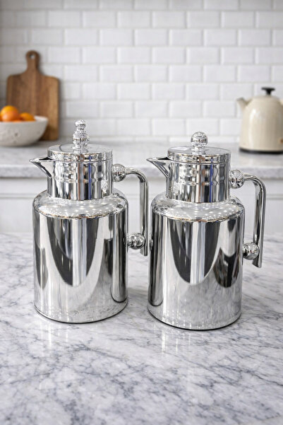 Rwafd Rema Silver-colored thermos with gold and silver accents, 600 ml