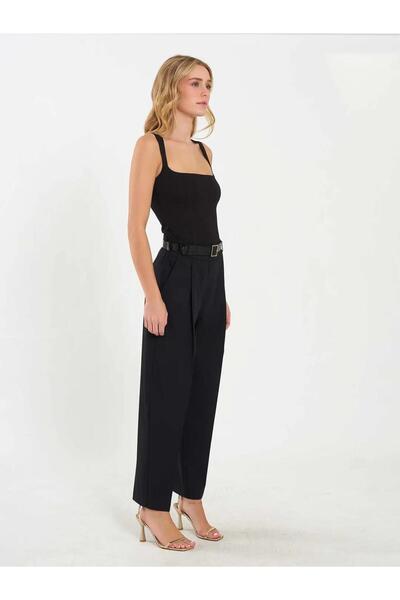 Lefon Γυναικεία μπλούζα με τετράγωνο λαιμόκοψη και τιράντες 071857