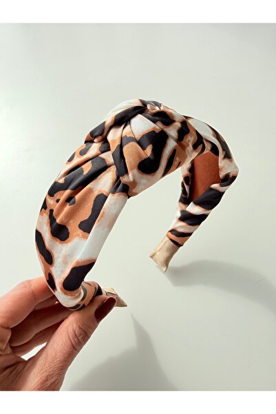 who knows ¿ إكسسوار شعر باندانا على شكل تاج مزين بعقدة باللون البيج طبعة الفهد