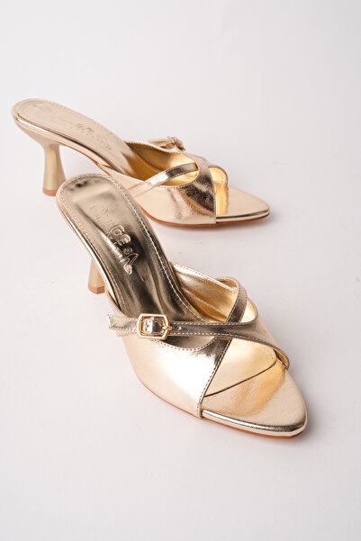 ALFHA Gold Kadın İnce 7 cm Topuklu Terlik – Çapraz Bantlı Tokalı Açık Burun A...