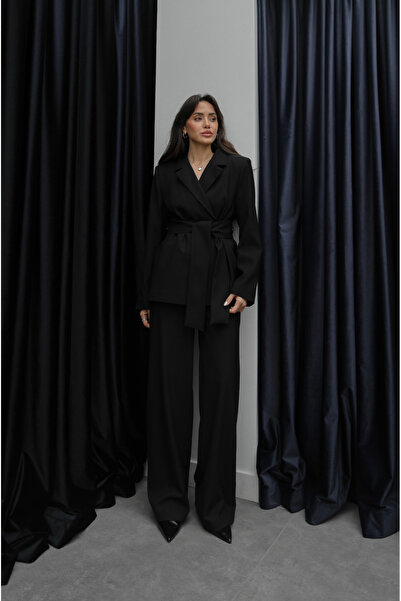 Havoş Costum negru cu sacou cu rever crestat și curea