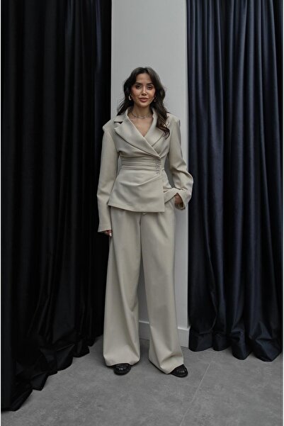 Havoş Σετ Παντελόνι και Σακάκι σε Μπεζ Απόχρωση με Λεπτομέρεια στη Μέση