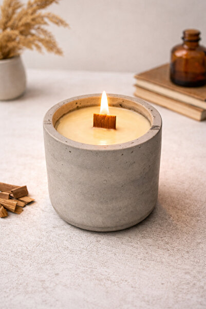 Petek Atelier Beton Mum Ahşap Fitilli – Vanilya Aromalı | El Yapımı Soya Wax Mum