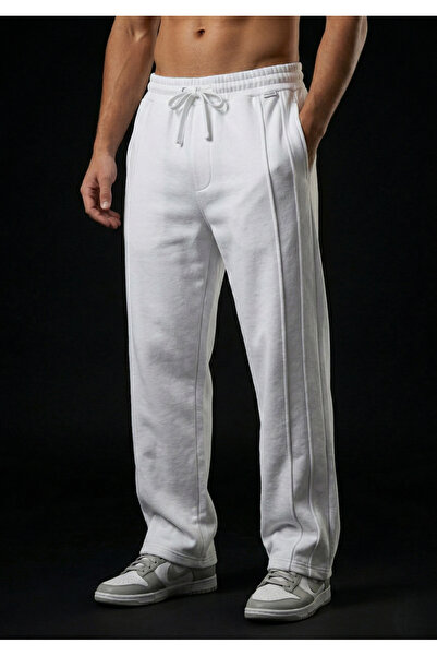 Cargo Oversized pants, the latest trend, with a white stripe.
