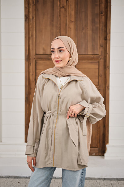 LOCCO Γυναικείο μπουφάν με χρυσό φερμουάρ και λεπτομερείς ραφές, μπεζ