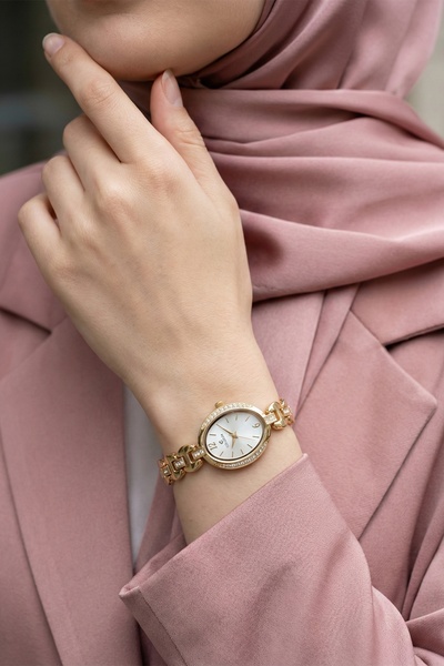 InStyle ساعة يد نسائية أنيقة ذهبية اللون بقرص بيضاوي مرصّع بالأحجار