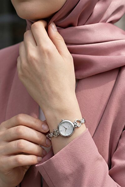 InStyle ساعة يد نسائية أنيقة بتفاصيل قلب فضي