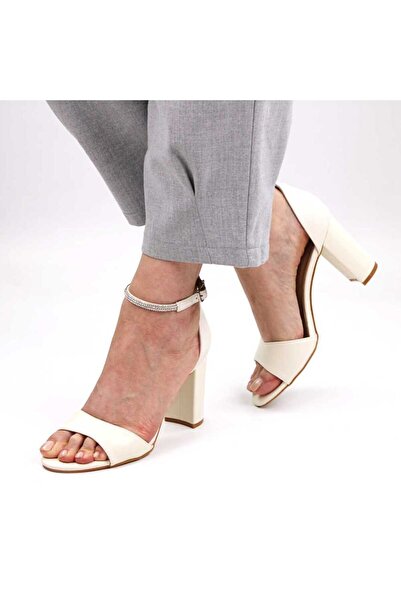 mm Elegant women's Sandals with a strap decorated with Stone-Embellished SK15...