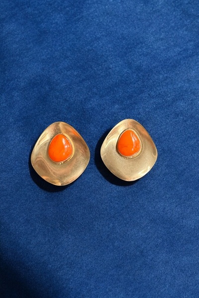 bemoreatelier Turuncu Taşlı Altın Renkli Oval Küpe