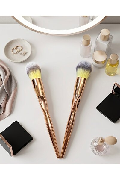 Kiss Cosmetics فرشاة أحمر الخدود من كيس، عبوة من قطعتين