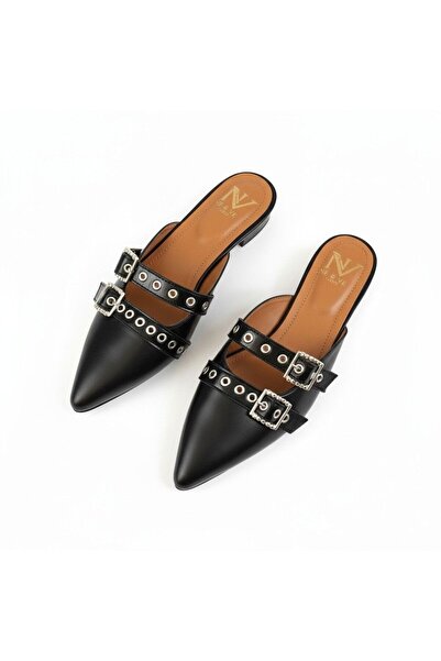 NE&VE SHOES Μαύρες δερμάτινες λουστρίνι παντόφλες Sabo με μυτερή μύτη και λεπ...