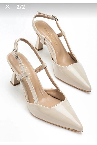 Lisinya Hoost Beige Patent Leather Heeled Shoes - Tygoo