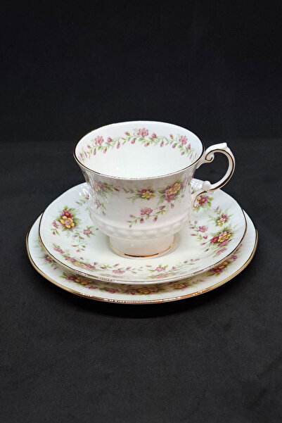 Elizabethan Caprice Hand Painting 3 Piece Tea Cup and Saucers 180 ml