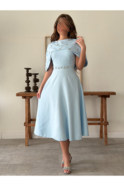 BRATO فستان ميدي سماوي بياقة دائرية وكاب قصير