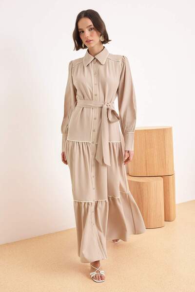 Trendyol Modest Beigefarbenes, ungefüttertes, schlicht gewebtes Hijab-Kleid a...