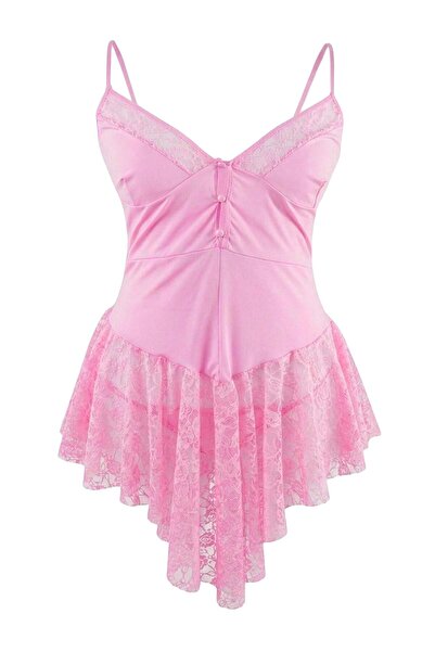 Trendyol Curve Rosafarbenes Spitzen-Babydoll mit Knopfleiste und offenem Schr...