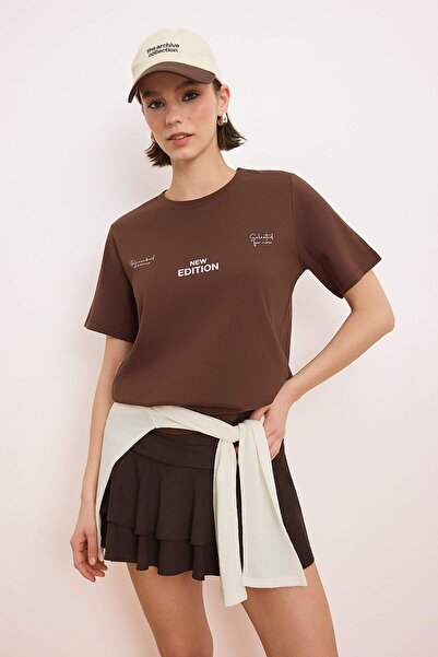 Trendyol Collection Καφέ Σλόγκαν Κανονική/Κανονική εφαρμογή Κοντομάνικο 100% ...