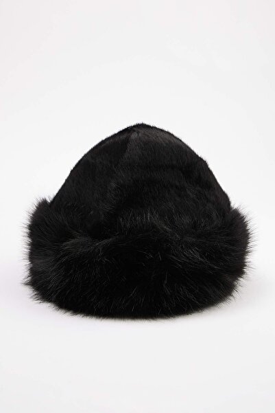 TRENDYOL SHOES Schwarzer Damenhut mit Kunstfell-Detail TAKAW26SP00001
