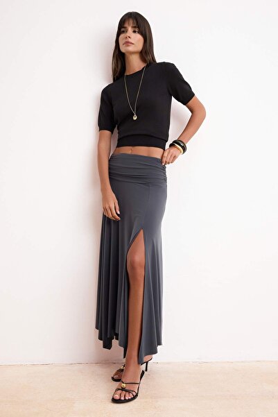 Trendyol Collection Anthrazitfarbener, flexibler Strick-Maxirock mit Taillend...