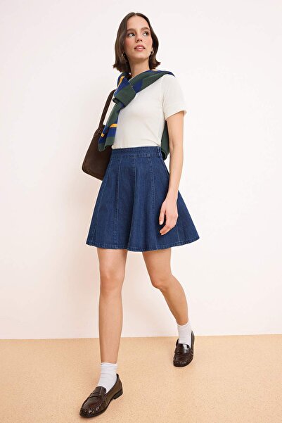 Trendyol Collection Тъмносиня мини дънкова пола с набори, 100% памук TWOSS26E...