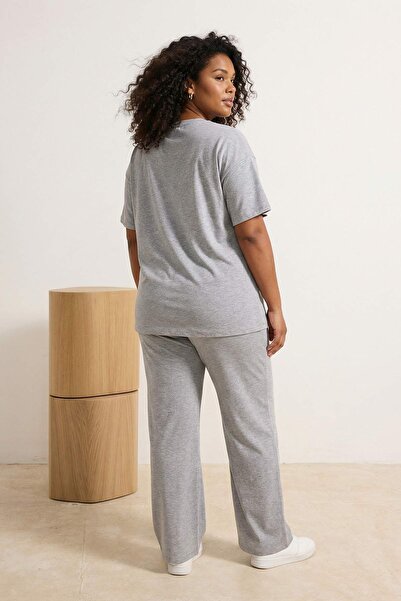 Trendyol Curve Grau Melange Regular Fit Slogan gedruckt Regen Nacht Kleidung ...