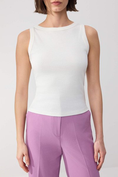 Ladies Sleeveless Vest: Chic Womens