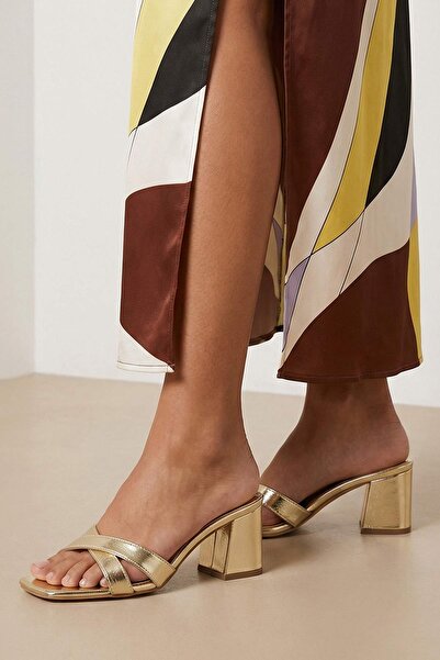 TRENDYOL SHOES Goldfarbene Damenschuhe mit klassischem Absatz, 5,5 cm, TAKSS2...