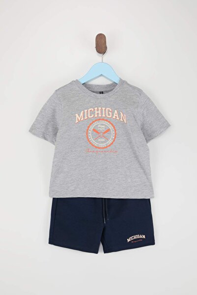 TRENDYOLKIDS Sivi set pletenog donjeg i gornjeg dela sa sloganom TKDSS25AU00028