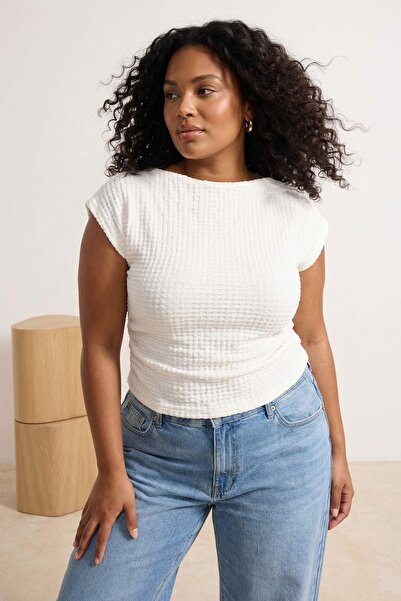 Trendyol Curve Ecru Degaje Ogrlica Pletena Bluza Veće Veličine TBBSS26AF00061