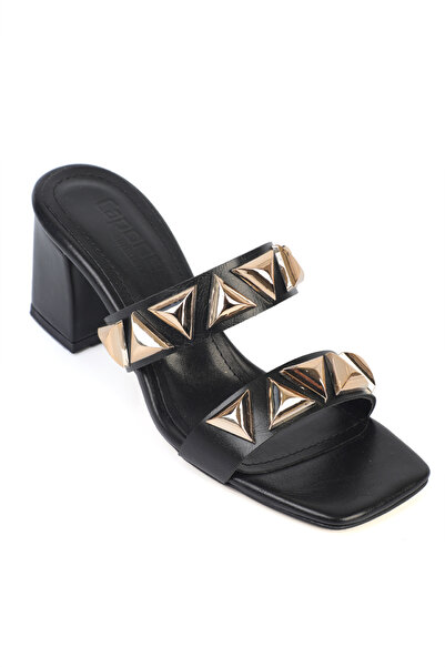 Capone Outfitters أوبري كات نيوت وومنز بأكسسوارات معدنية كعب متوسط ​​شبشب