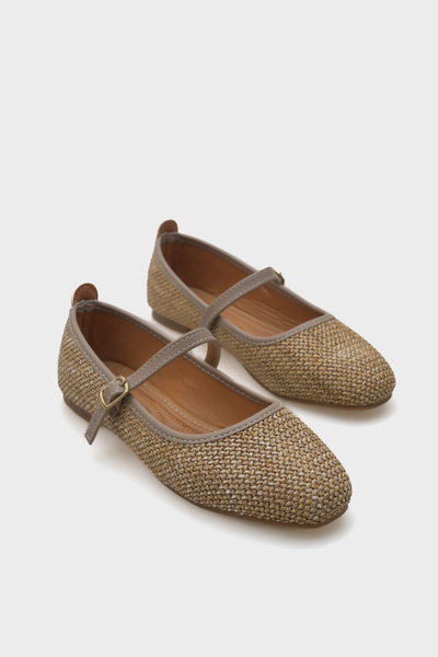 Capone Outfitters حذاء باليه نسائي من هانا تريند