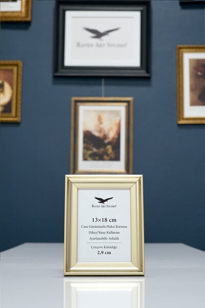 Raven Art Studio Piramidă 13x18cm din sticlă plexiglas, protejată împotriva r...