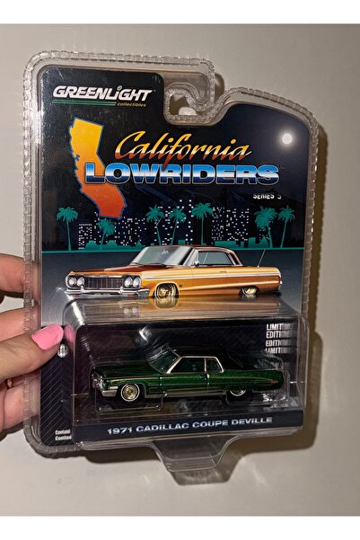 Green Lighting Greenlight 1:64 California Lowriders Series 3 1973 Cadillac Co...